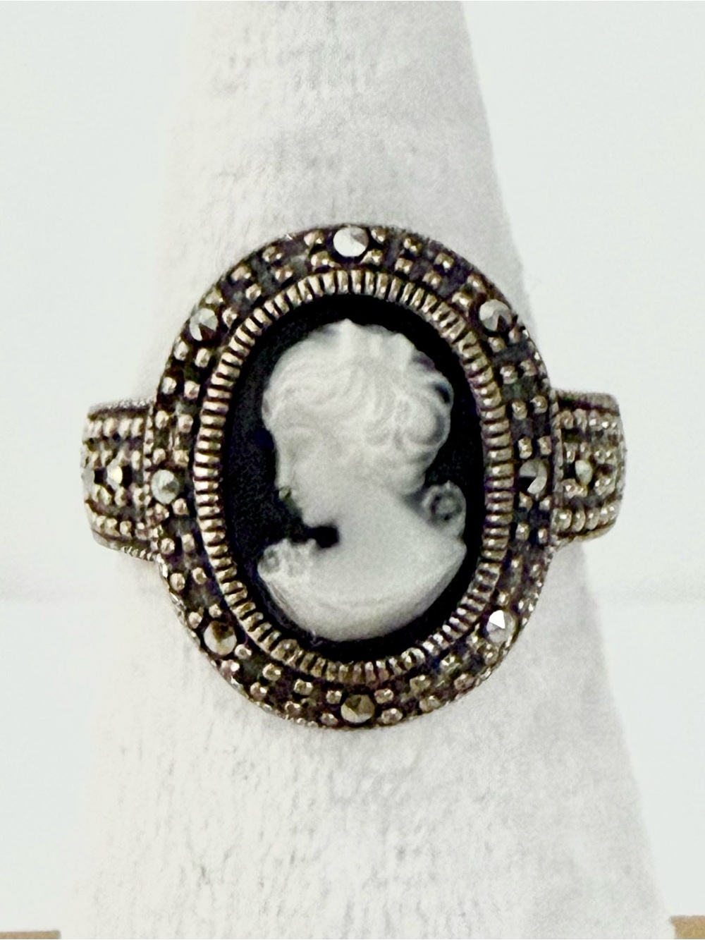 925 Sterling Silver Black White Cameo Marcasite Ring Size 9 Thailand 7g